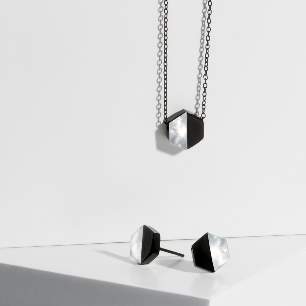 stainless-steel-hexagon-black-geometric-pendant-mia-T417P002