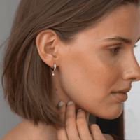 Gold stainless steel half eternity huggie earrings with pendant boucles d'oreilles dormeuses demi éternité or avec pendentif acier inoxydable MIA T220E005